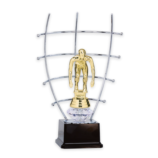 Trophäe Amber mit Silberbügeln, goldener Schwimmfigur und Kristall auf schwarzem Sockel