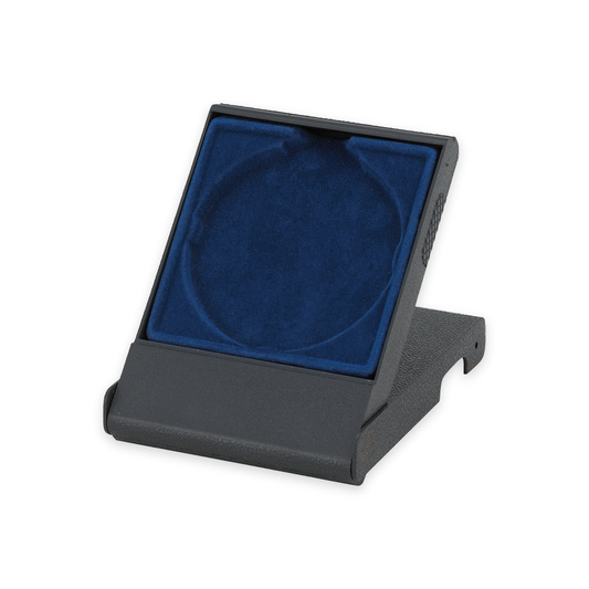 Medaillen Etui Standard Blau 70 mm, schwarzes Kunststoff-Etui mit blauer Einlage, aufgestellt