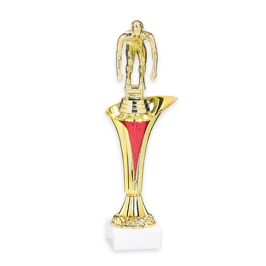 Trophäe Quincy in Rot und Gold mit goldener Schwimmfigur auf weißem Marmorsockel